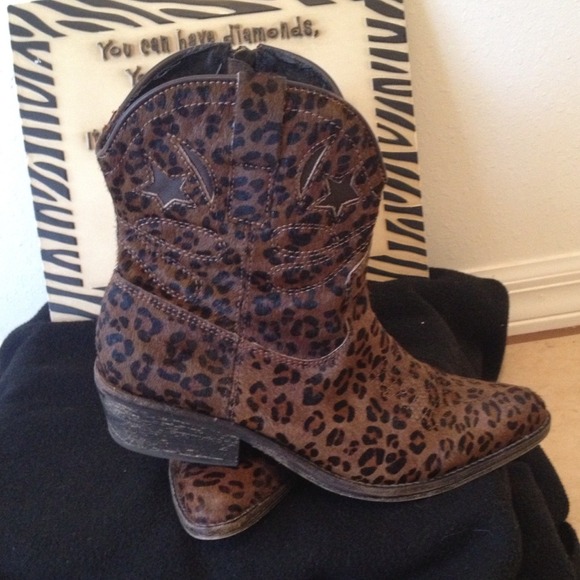 I call these the "Cheetin' Cowgirls".