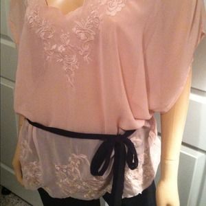 🎀Soft pink chiffon top🎀BUNDLE🎀 with black romp.