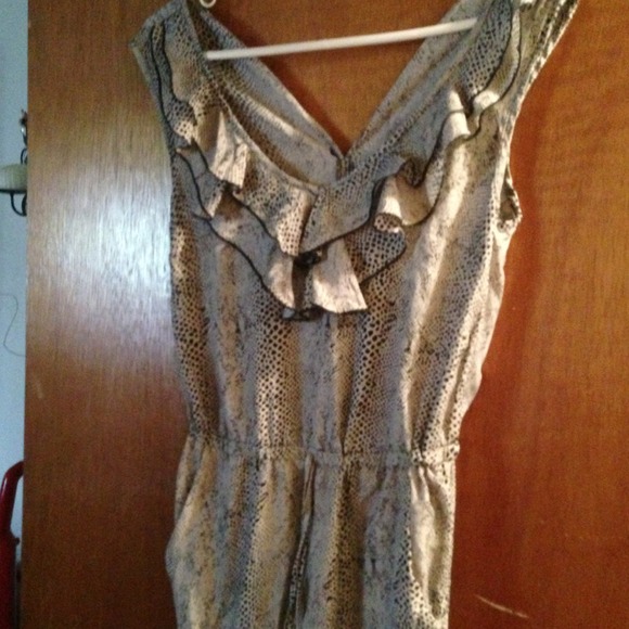 Romper - Picture 2 of 2