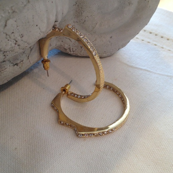 Jewelry - HOLD kareyg33 Trendy hoop earring