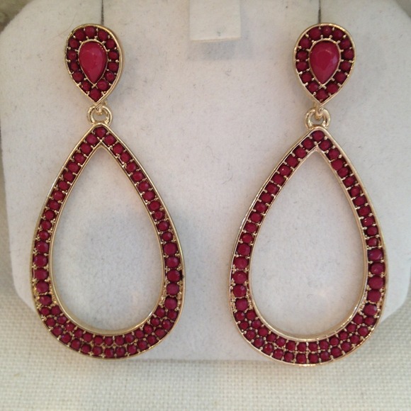 HOLD kareyg33Open teardrop earring