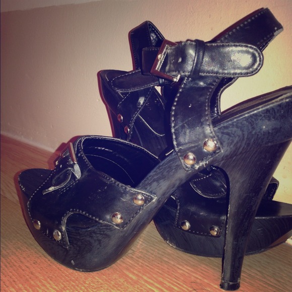 Black high heels🔴sold🔴