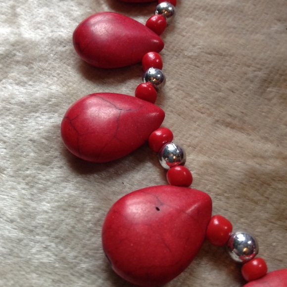 HPRed coral look stone necklace silvertone set - Picture 3 of 4
