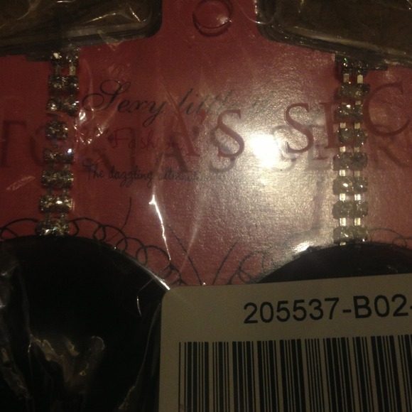 New vs diamond bra straps