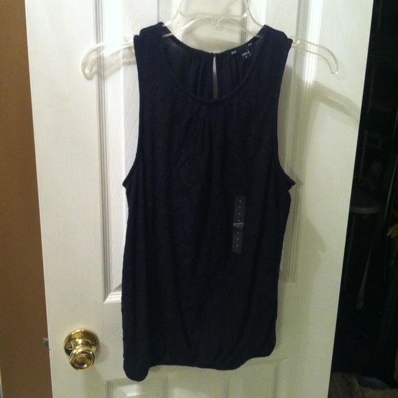 🚫Sold in bundle -NWOT Navy lace sleeveless top🚫