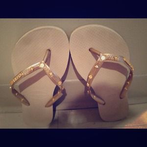Havaianas size 7 gold detail