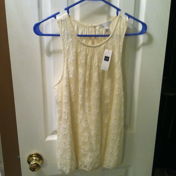 🚫SOLD IN BUNDLE 🚫Ivory lace GAP sleeveless top