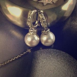 Stunning Earrings with large grey pearl accent