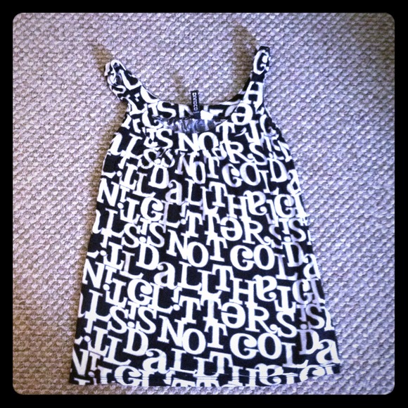 Black and white sleeveless top! Divided by H &M