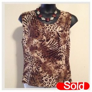 Animal print popcorn sleeveless blouse