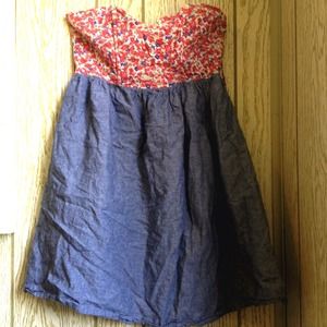 Francesca's boutique dress zips up the back