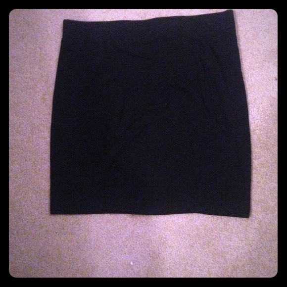 Black stretchy pencil skirt