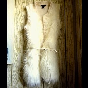 Knit vest with fur