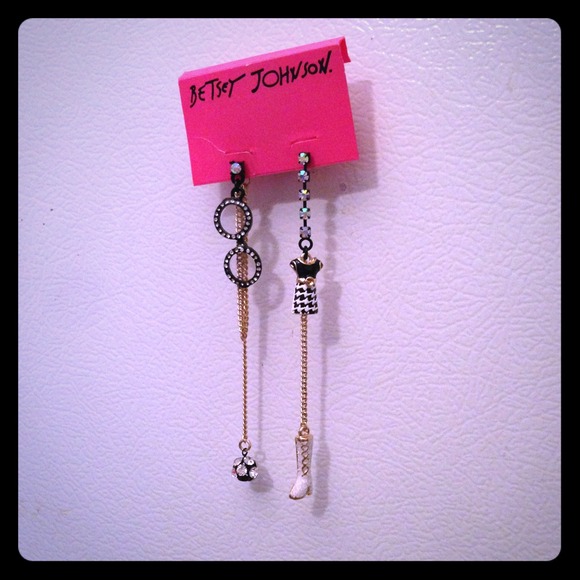 Betsey Johnson drop earrings