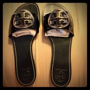 *** SOLD *** Tory Burch Grania