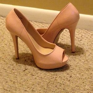 Pale pink platform pumps from Shoedazzle