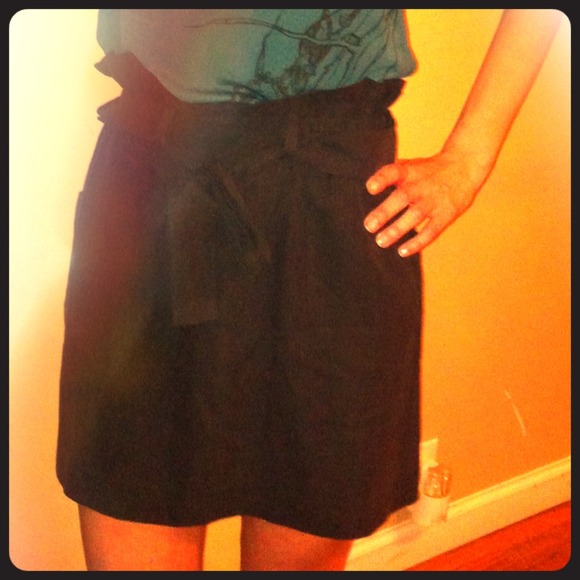 SOLD Dolce Vita skirt 100% silk black size small