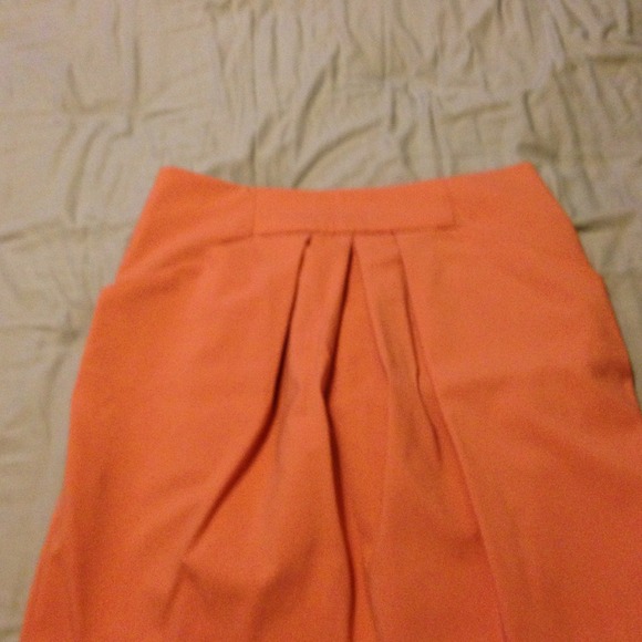 Pink skirt with pockets