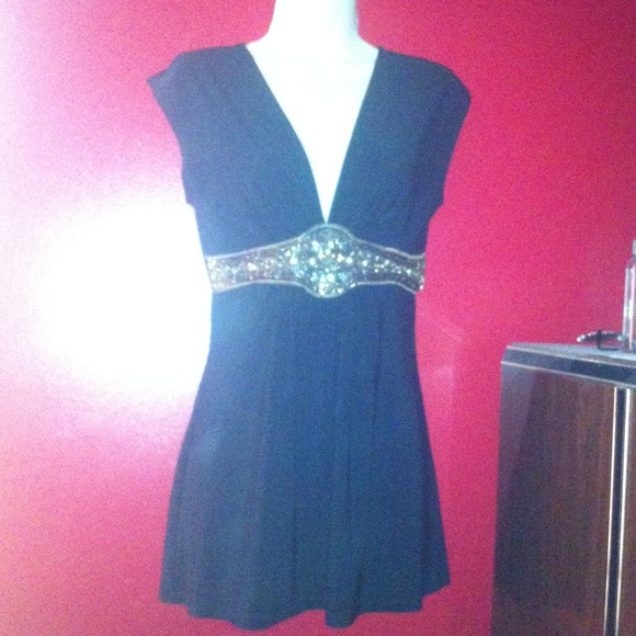 Cap sleeve beaded deep V tunic