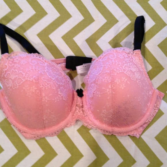 NWOT Victoria secret 36D $25