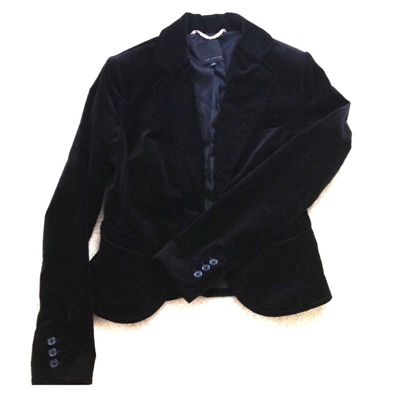 AMAZING BLACK VELVET BLAZER! MUST HAVE STAPLE!!