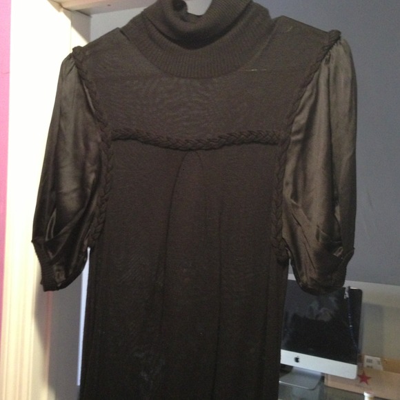 Very chic dress for office or a night out.