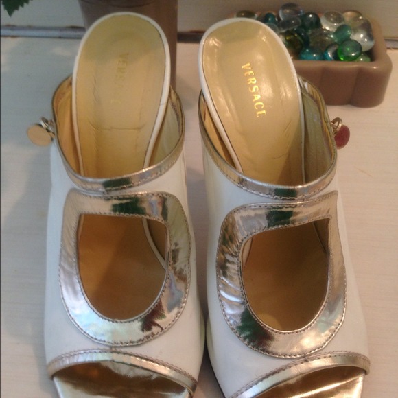 🚫SOLD🚫 🔥Reduced💥Versace Heels💥🔥 - Picture 2 of 4