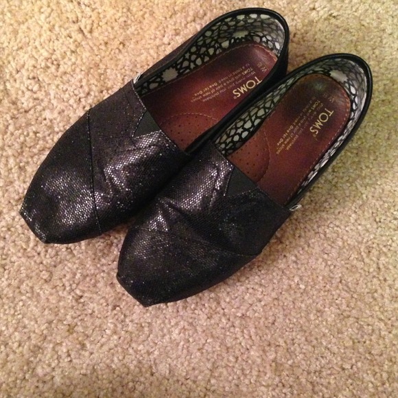 ON HOLD! Black glitter tons 8.5