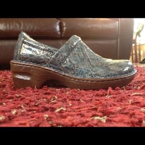 ✨Reduced✨B.o.c by born shoes blue snakeskin