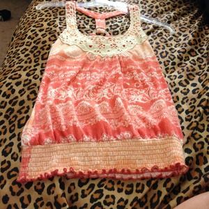 Adorable little top.