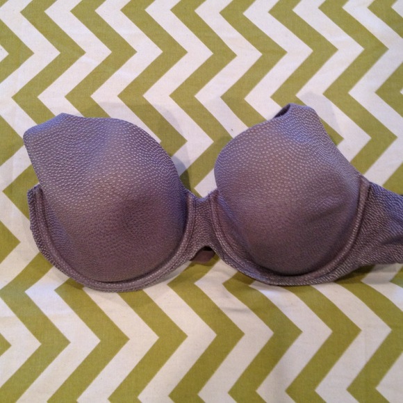 Gently used Victoria secret bra 34DD $20