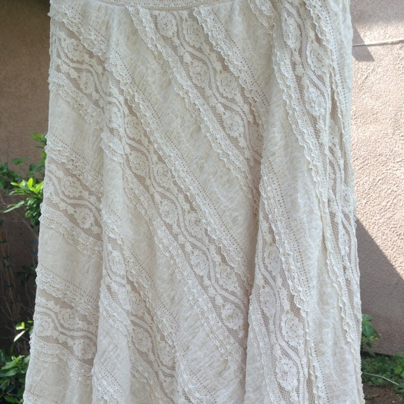 *SOLD* Anthropologie Lace Crochet High-Low Skirt - Picture 2 of 4