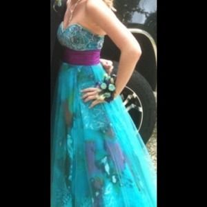 Size 3/4 beautiful prom dress! Only worn once!!