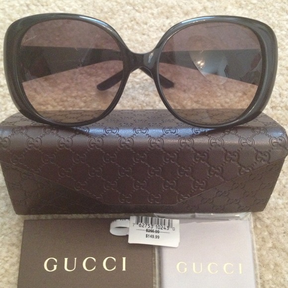 Gucci Accessories - ⛔Reserved 🎀100% Authentic Gucci sunglasses 💖