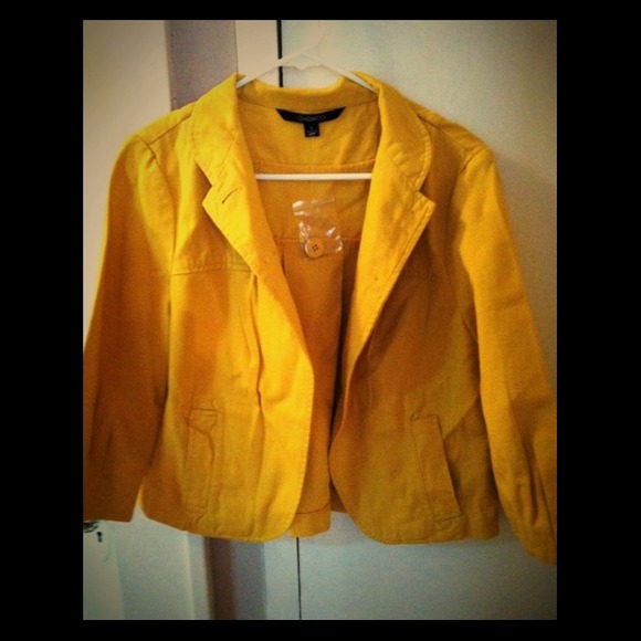 A very cute mustard yellow jacket