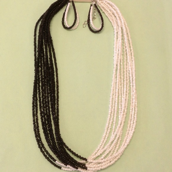 SOLD SOLD Black and white necklace earring set