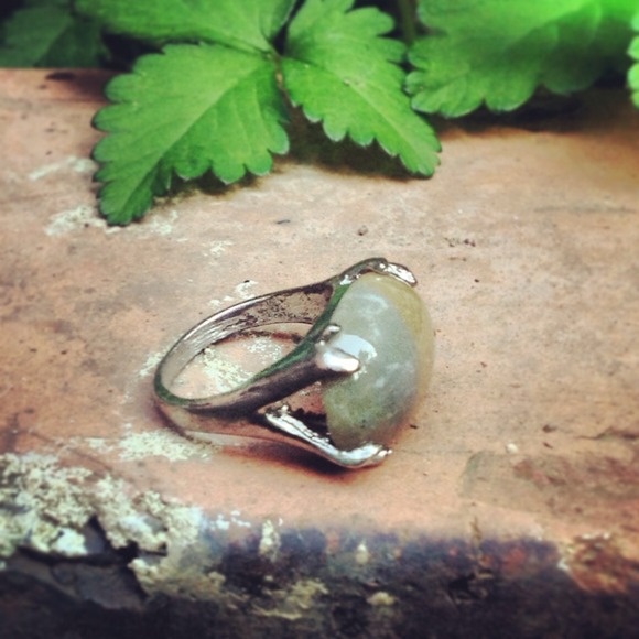Beautiful stone ring - Picture 2 of 2