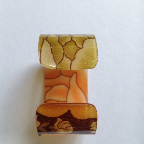 SOLD! Plastic cuff!! - Picture 3 of 3