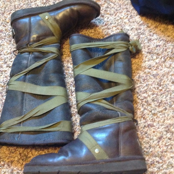Authentic Uggs. Leather, tall tie around.❤reduced❤