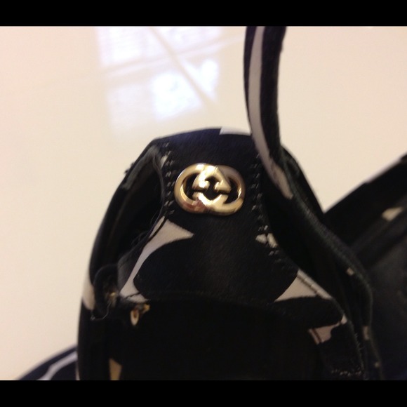 🌺HOST PICK x3!🌺 Gucci strappy heels - Picture 3 of 4