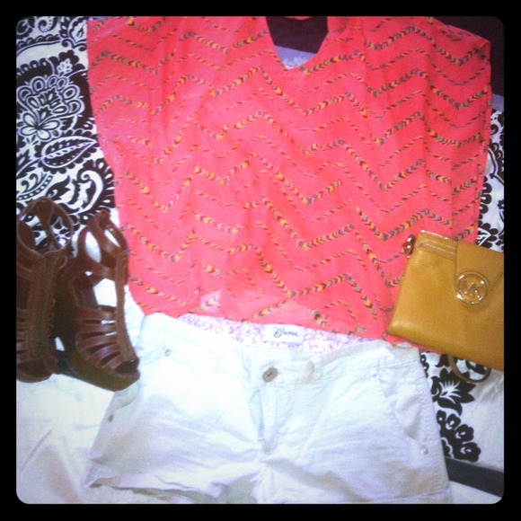 🎀Guess tan shorts🎀