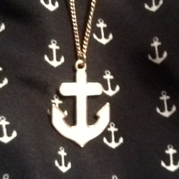 🎉🎊SOLD🎊🎉Gold and White Anchor necklace⚓ - Picture 2 of 3