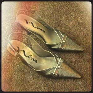 🌸Silver pointy toe heels🌸