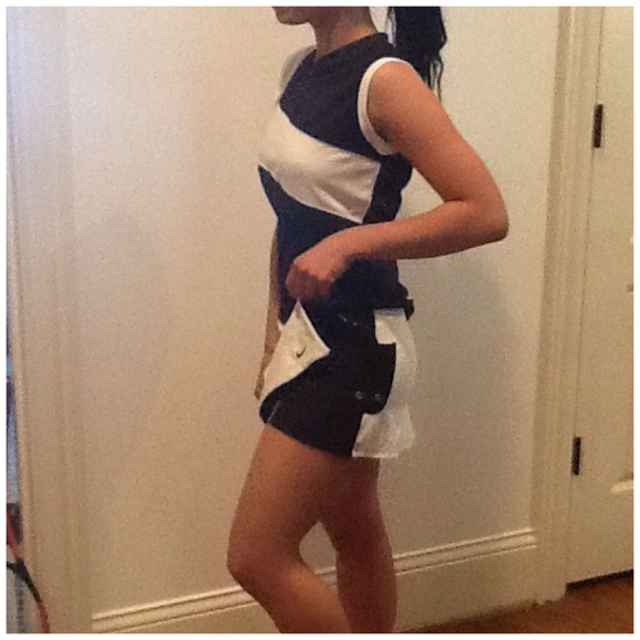 NIKE tennis wear top and bottoms