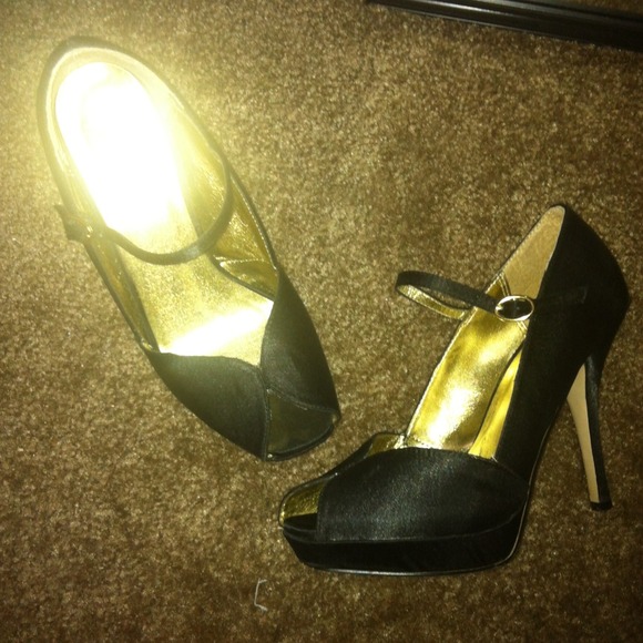 👠Satin Mary Jane heels👠
