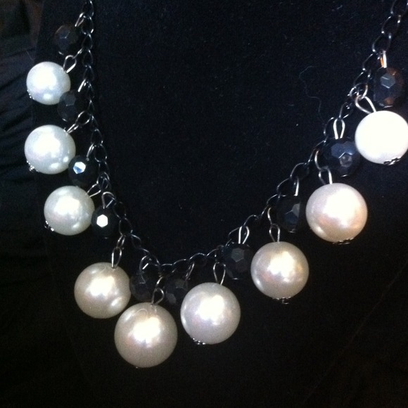 Host PickLarge pearls/black bead necklace set - Picture 2 of 4