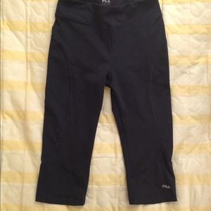 REDUCED👍FILA black workout capris pants S/P