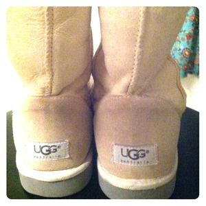 Authentic cream Uggs