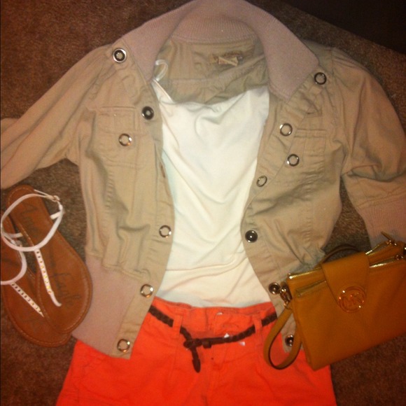 👚Tan button up top👚