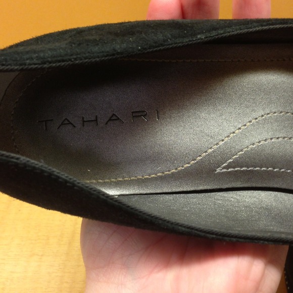 Tahari Black Suede Pumps -- Nearly New - Picture 2 of 4